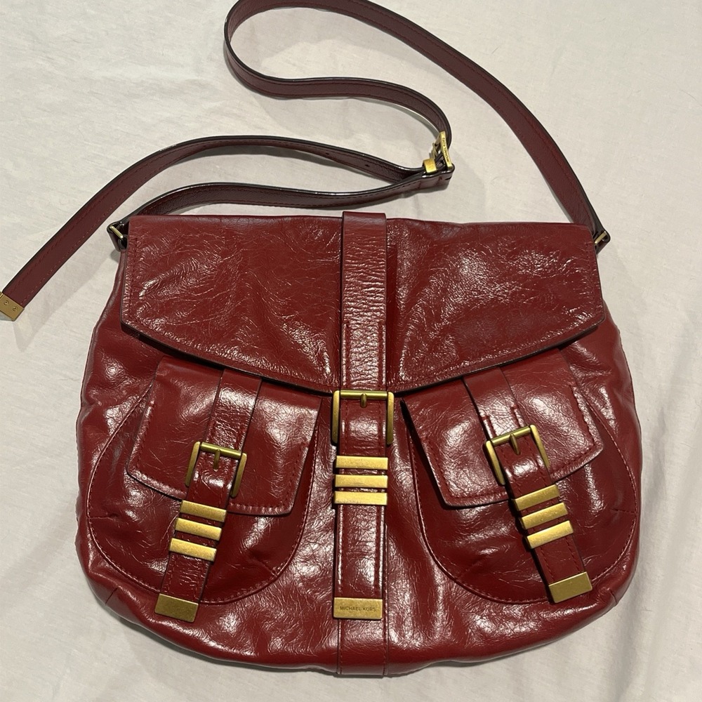 Michael Kors DARRINGTON Large Crackled  Leather Shoulder Bag In Deep Red